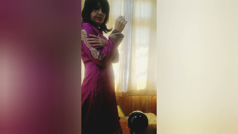 Bolly Karma: เธออยากได้ลูกพี่ลูกน้องชายเสมอ