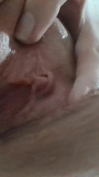보지를 핥는 섹시한 거인