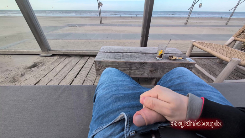 GayKinkCouple: समुद्र तट पर जोखिम भरा लंड