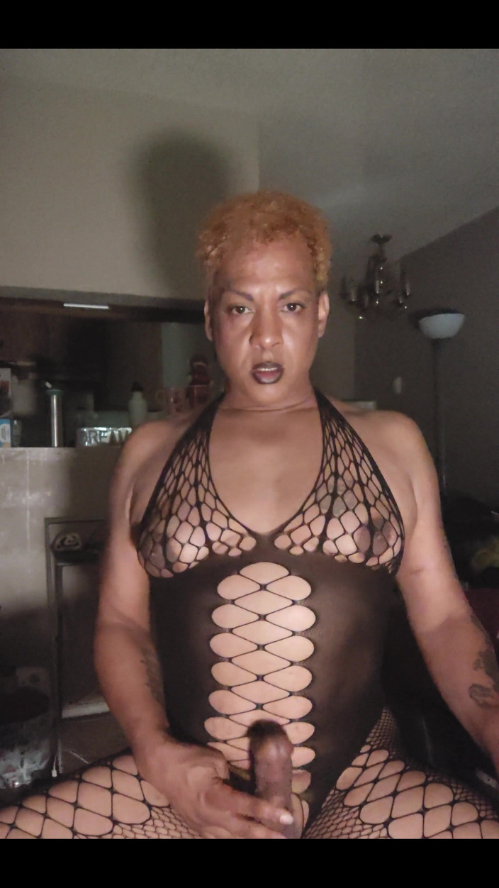 KNKY Bee: Sudah tentu batang awek saya berfungsi dan saya menggunakannya.