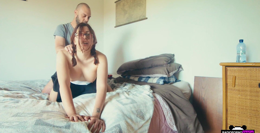 Radio Porno Panda: 最新のporhub vlogで紹介された完全なプロモーションビデオ。部屋でセックス