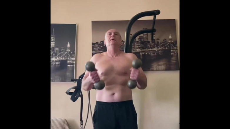 Alex Igogo: マスターベーションとジム