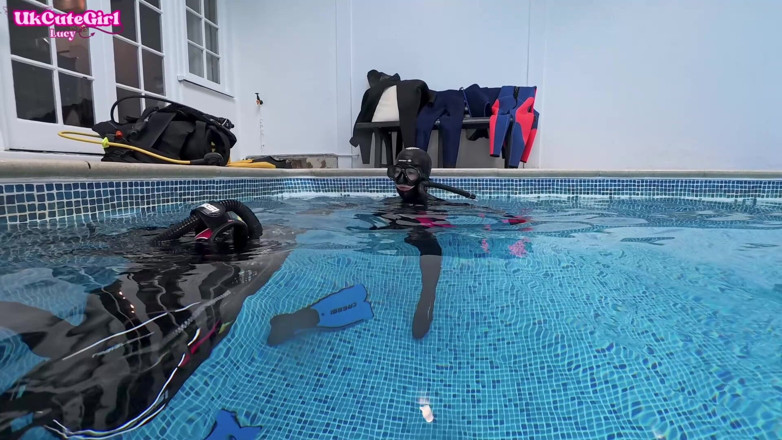 UKCuteGirl Lucy Lauren: Vintage Mask &amp; 8mm Wetsuit Underwater Scuba Bliss