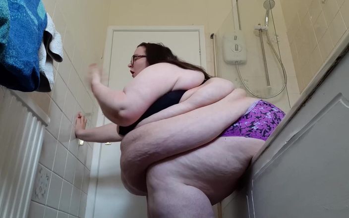SSBBW Lady Brads: Things are getting a little hot this summer