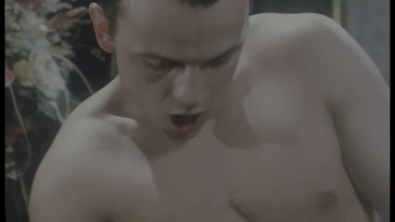 pornitaliangraffiti: Contesa Sarah Young are spermă pe sânii ei