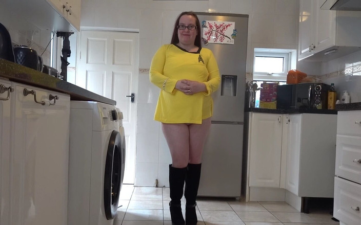 Littlevixen: जूते पहनी सेक्सी स्टार ट्रेक कॉस्प्ले कमांडर की वर्दी