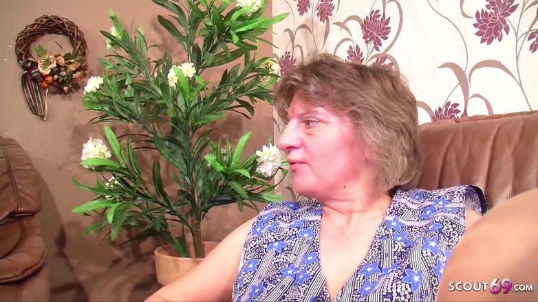 Full porn collection: Couple is visiting the neighbor - She gratefully accepts the three