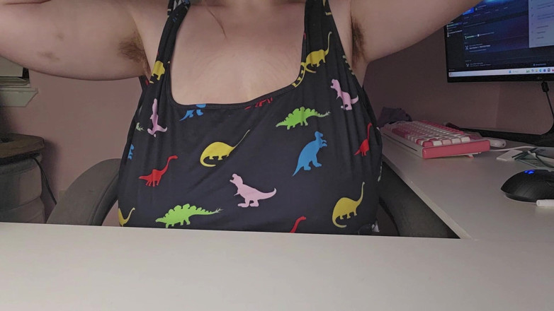 Mushroombitchx: Slapping Tittys on My Desk