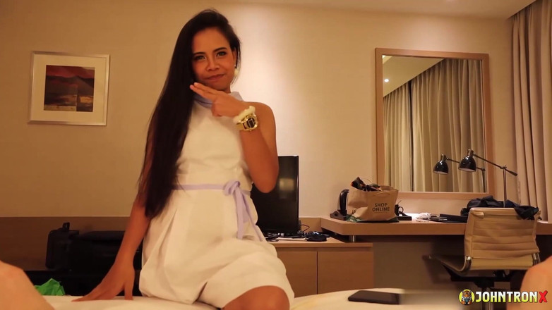 John Tron X: ジョントロンクス - 私が彼女に中出しした後、彼女が着替えているのを見ている