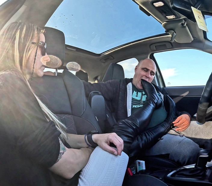 Mistressyammyboots: Мої чоботи - його місце в пилу під ними