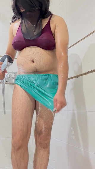 Jessica Leone: Jessica ve mokrém červeném sárí