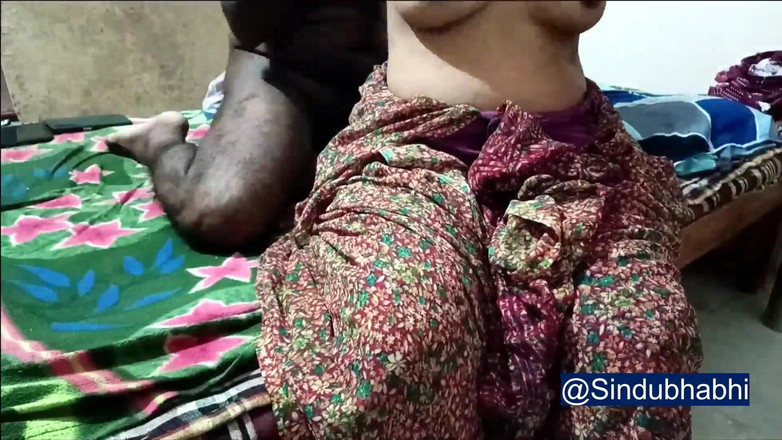 Sexy sindu: 美しい温泉は大きなおっぱいDesiインドBhabhiゃ彼女のdeverタイトな商品