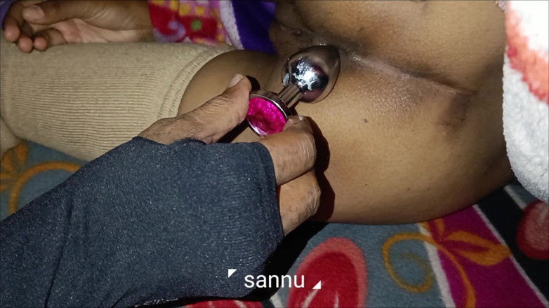 Deshi bhabhi24: ストッキングを履いた女の子が彼氏のペニス体験とオーガサムについて語る