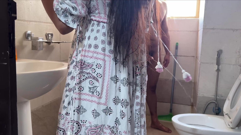 Hornycouple149: Stepson Saw MILF Saara Naked After Shower and Couldn’t Hold...