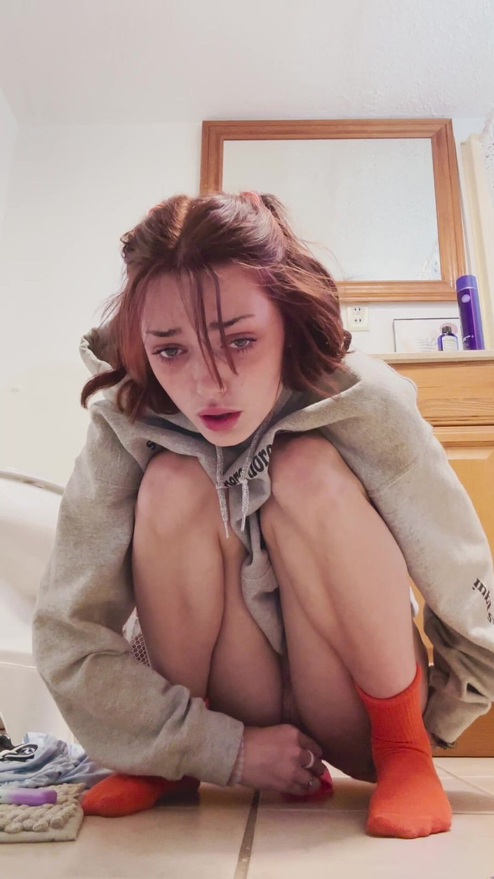 Shrooms Q: Bilik air gila menggunakan mainan seks mawar saya dan memancut...