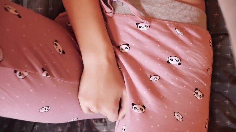 HotCoupleTeam: Hraji si se svou sladkou kundičkou a mám úžasný orgasmus