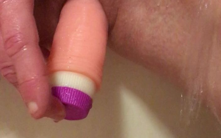 West Coast Couple Sweden: Dildo in shower &amp;amp; pussy