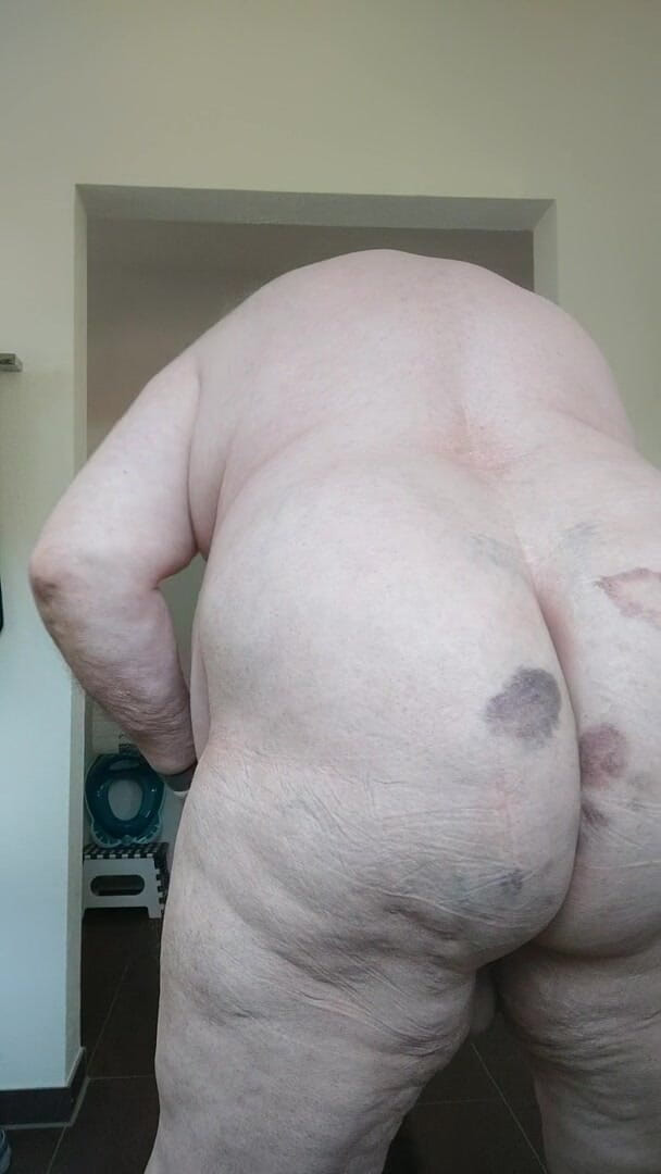 Karlchengeil: Kunde inte motstå bältet!