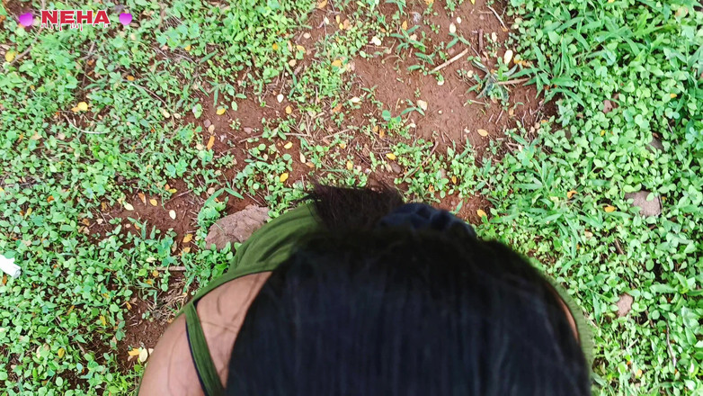 Neha: 공공 장소에서 처음으로 섹스해봤어