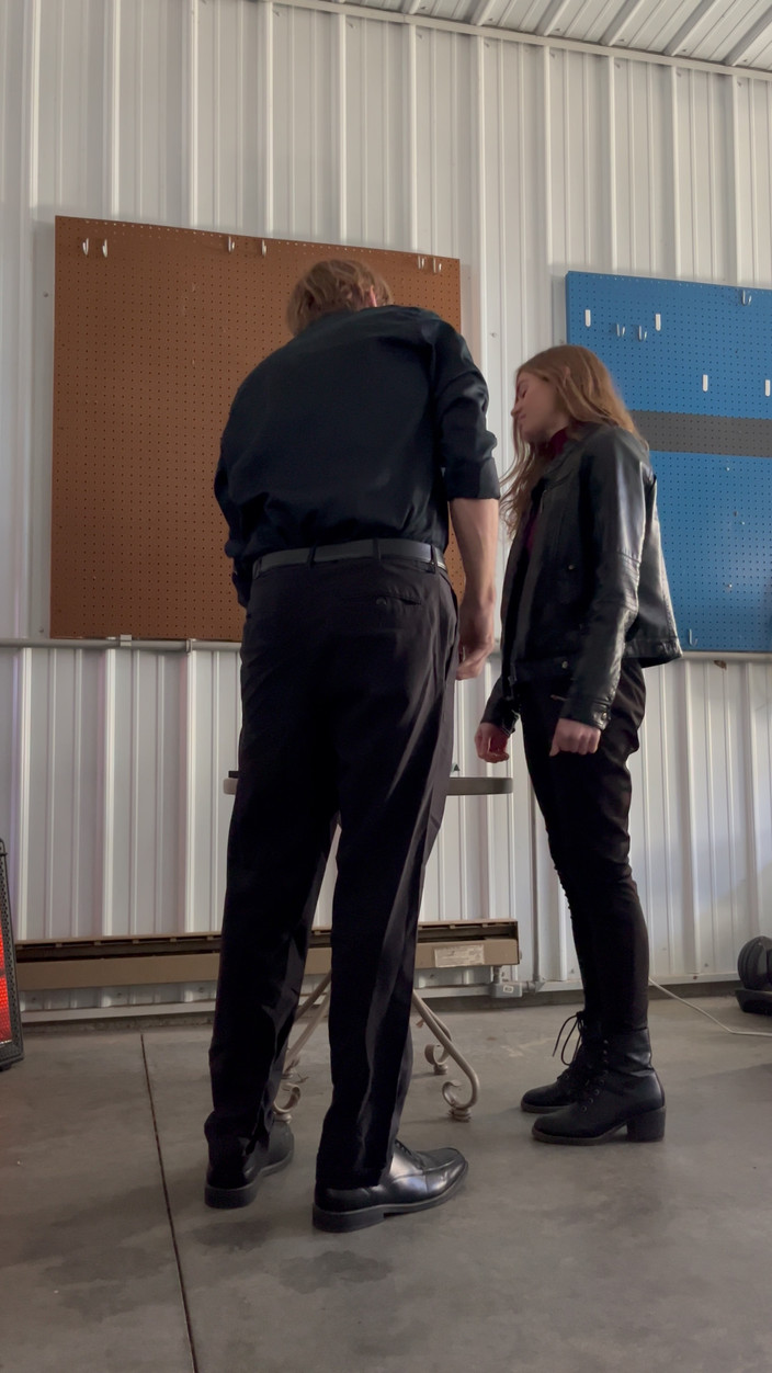 EvaSummers: Fingeravtryck och fingrar - Scen 2 Strip Search