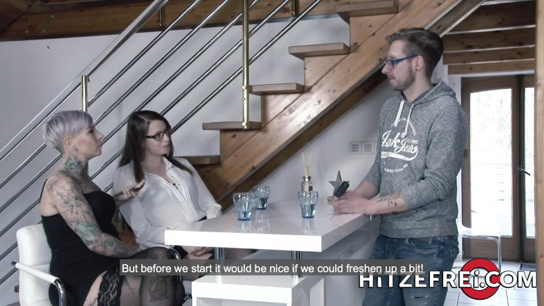 Hitzefrei: Немецкие лесбиянки Cat Coxx и Marie Skyler развлекаются с анальными игрушками