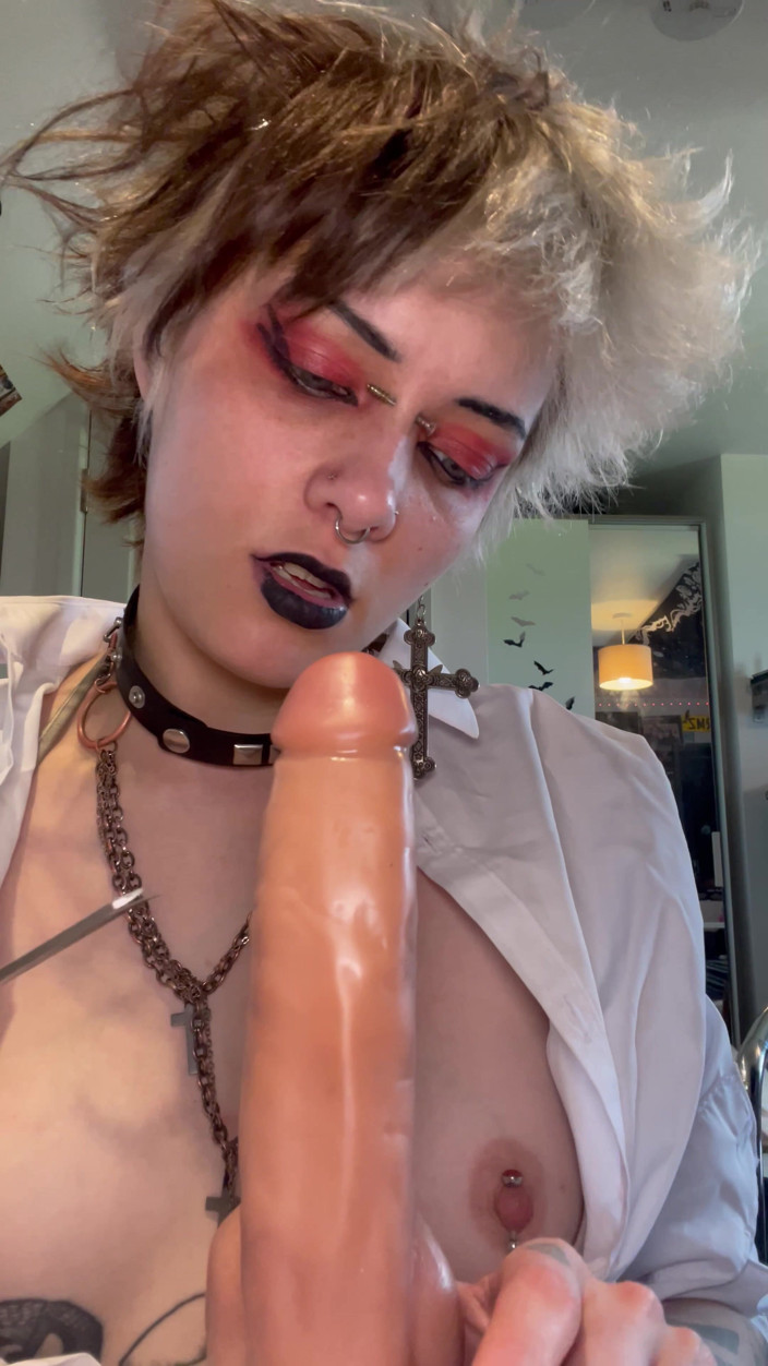 Glitterqueen1999: Сумасшедшая бывшая подруга делает тебе пенэктомию для измены и ест это