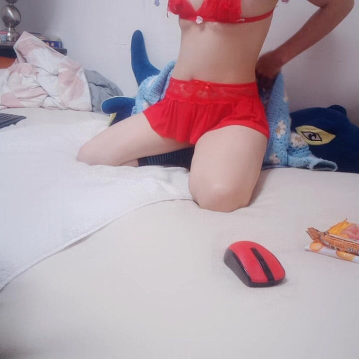 sweethanajapanese: Hana Powoli Zabiera Ubrania, Potem Pojawiają Się Malutkie, Malutkie