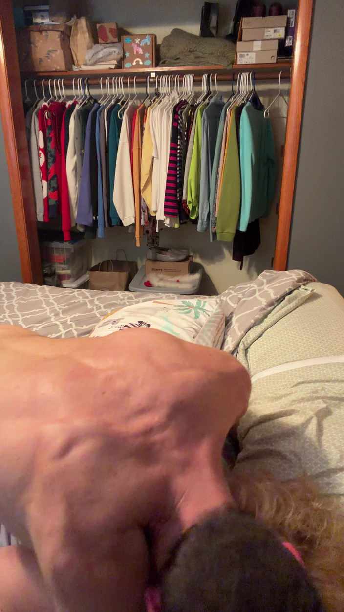 Alpha stud 4 u: Wrijf en neuk op haar met haar op de buik...