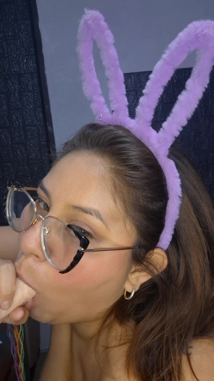 SugarPose: İri güzel latin dildo kullanıyor ve kendisiyle oynuyor