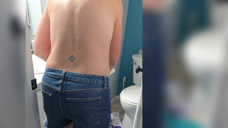 Ladyandme: Topless Lady Cleaning House