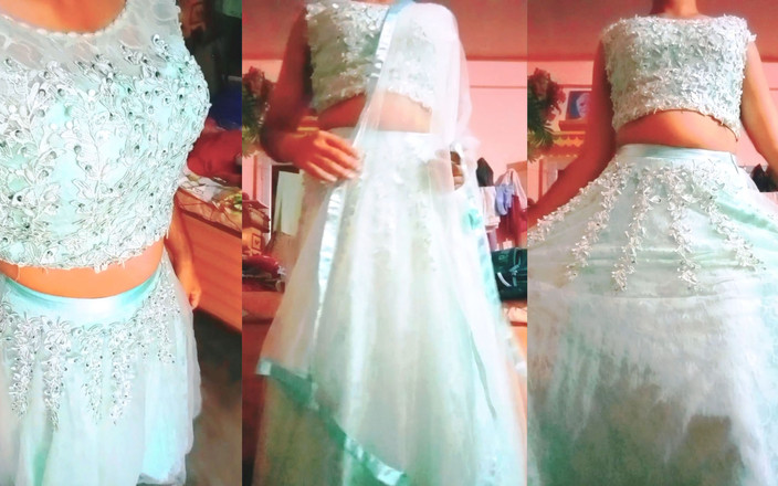 Gaurisissy: Indio gay crossdresser gaurisissy sintiéndose caliente en lehanga azul