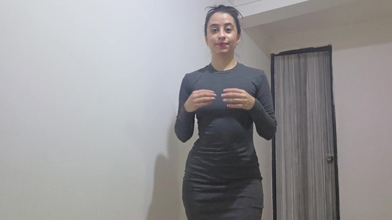 alexia twerk videos: เซสชั่นลองชุดเดรสสีเทาที่บ้าน