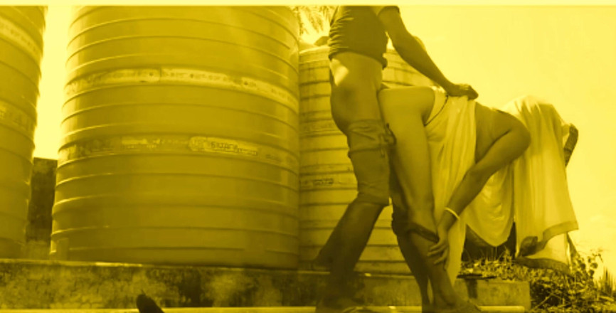 Teensex: Łapę moją nieśmiałą bhabi w moim budynku na dachu i...