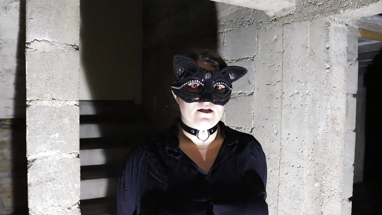 mariaespino: Krátkou procházku ve sklepě jsem nakonec přivázal k pólu