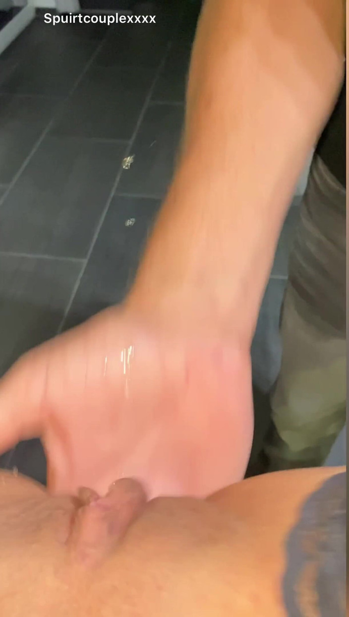 Spuirtcouplexxxx: Hot pussy squirt on the kitchen