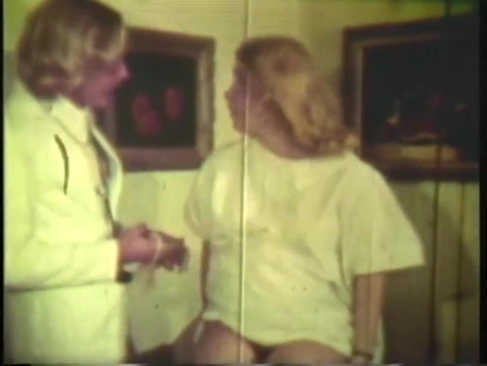 Vintage Usa: Two Nasty Blonde Teens Suck a Big Cock