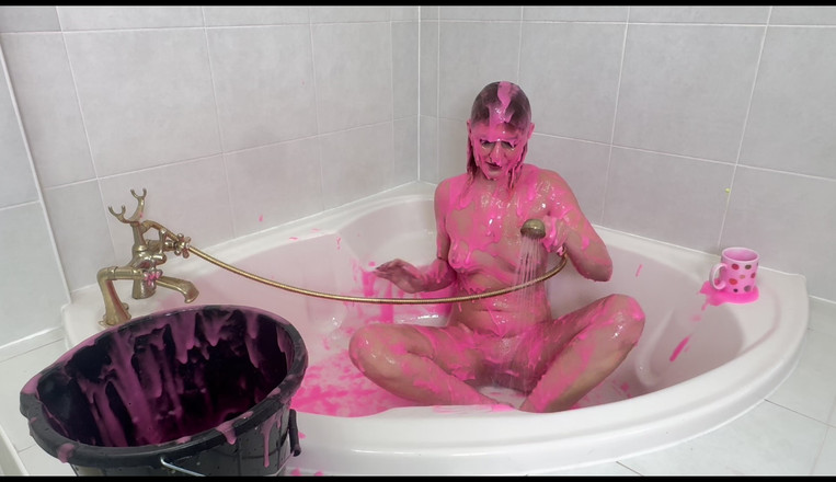 Projectwam: Georgia Brown Njuter Av Sin Rosa Gunge Strip