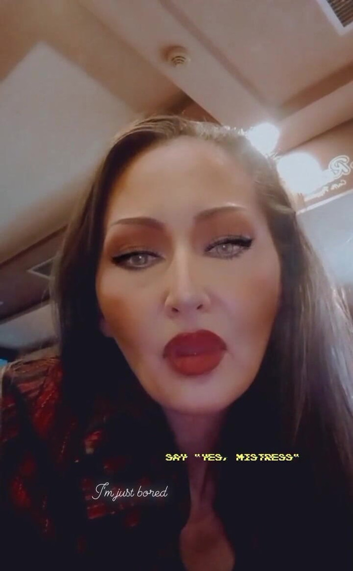 Dominatrix Redsonyja: उन्हें याद करने के लिए एक छोटा नोट और अंत में मैं नए सहयोग, नई रिकॉर्डिंग और कई और सेक्स गतिविधियों के बाद