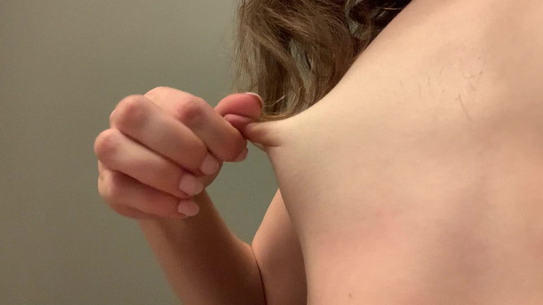 SexyMissMe: 強い乳首を引っ張るからかい