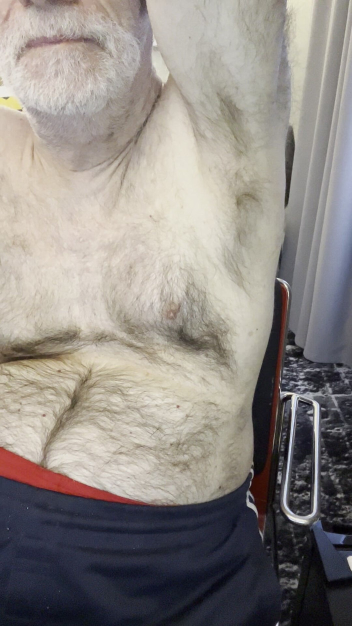 Coach Karl dude lodge: 코치 칼의 털복숭이 겨드랑이