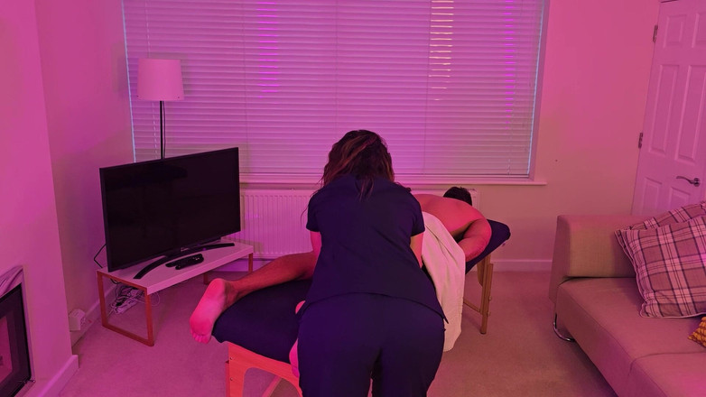 MassageRoomX: 女按摩师公开她的浪荡公子生活方式