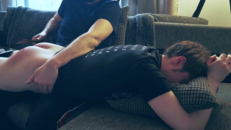 Oznob Oznofla: Amateur Boy Gets His First Spanking