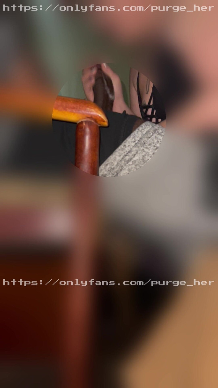 Purge_her: Este uimită de mărimea pulei mele și vrea să sugă sperma...