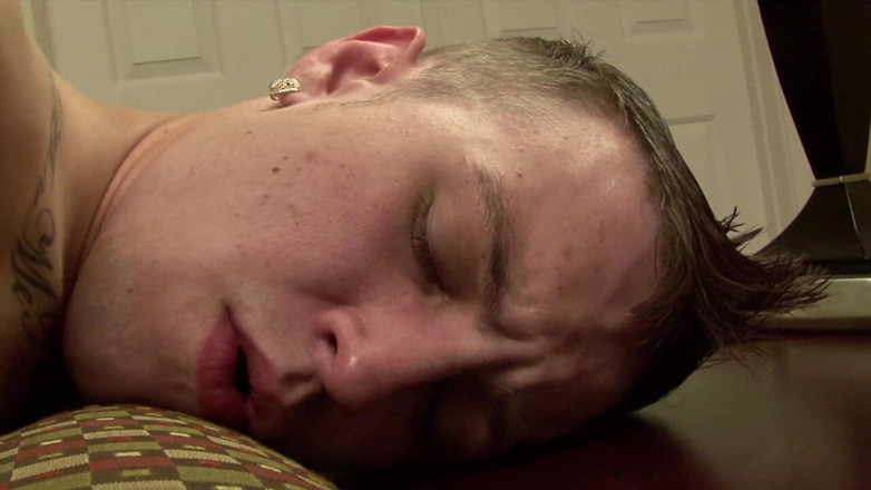 Fun raw sex with straight curious: 그는 그를 박고 항문에 사정한다