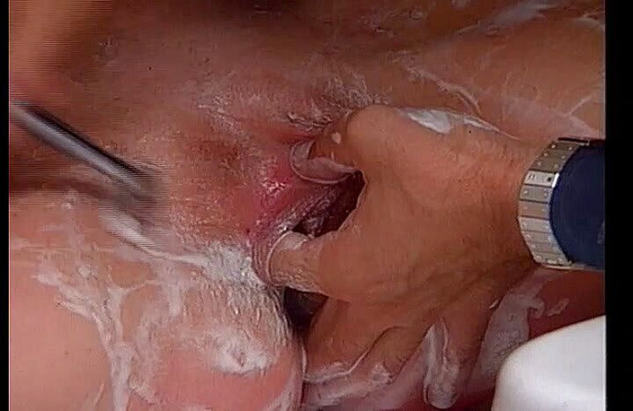 Hot Girlz: Mi ha pulito la figa e poi leccato perché è eccitato