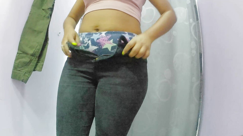 kelsyStar: ショップドレッシングキャビンに設定されたアマチュアカメラ