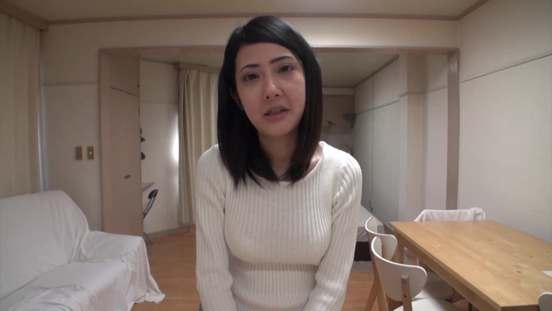 Japan Lust: Petite amateur japanese MILF squeals and takes in a big...