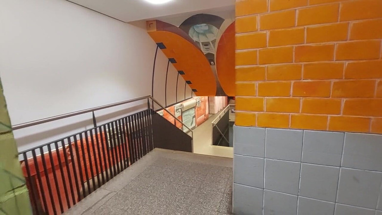 sweetfeet29: Sexy nella tromba delle scale