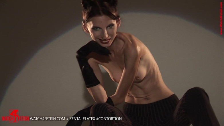 Giant Fem: Sexy Nude Shots in the Studio