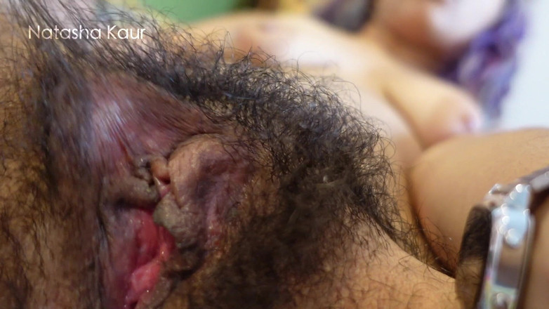 Natasha Kaur: Masturbacja i ssanie moich piersi